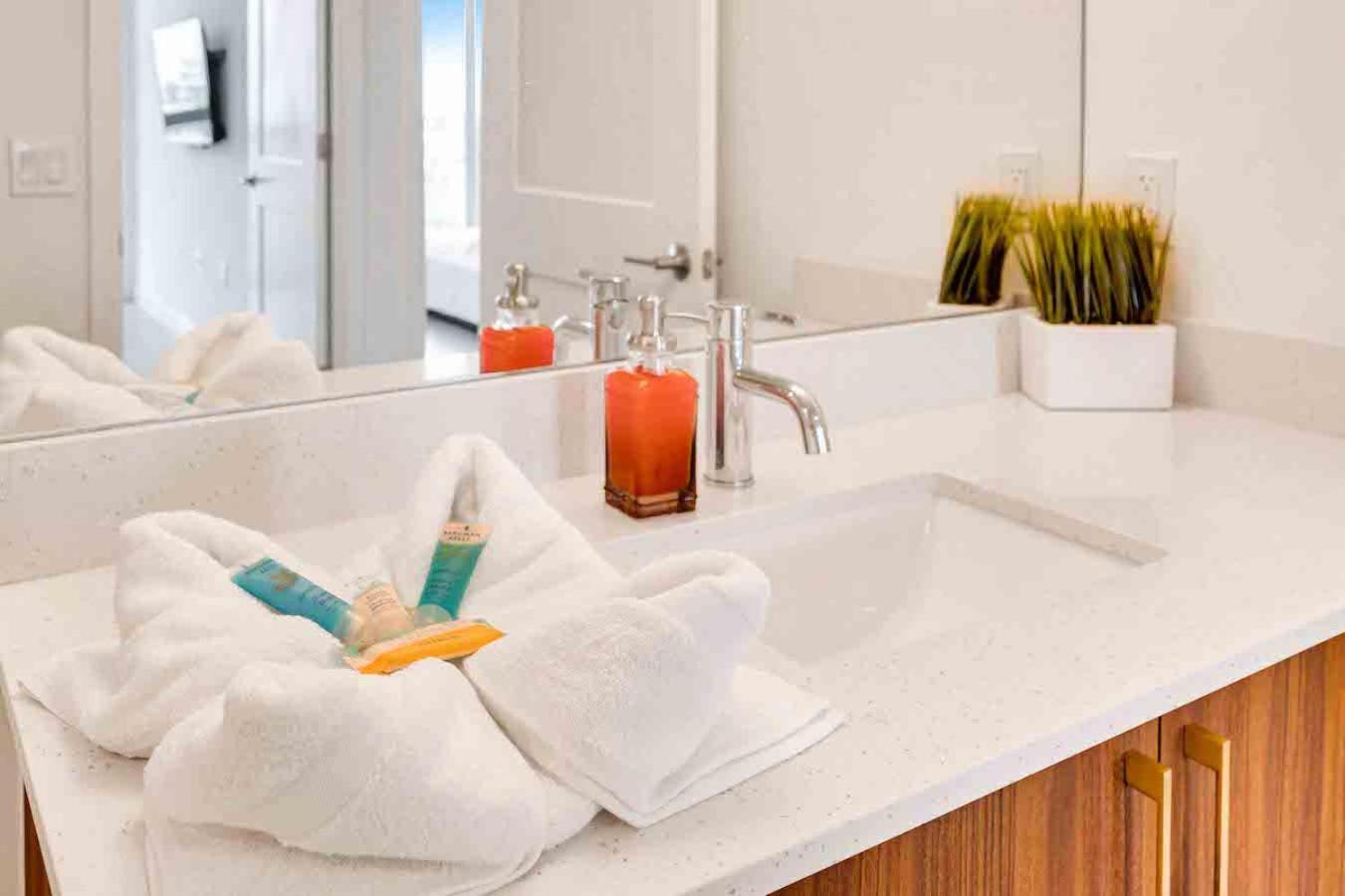 Amazing 3 Bed Unit In Dwntwn Miami With Free Parking Apartment Bagian luar foto