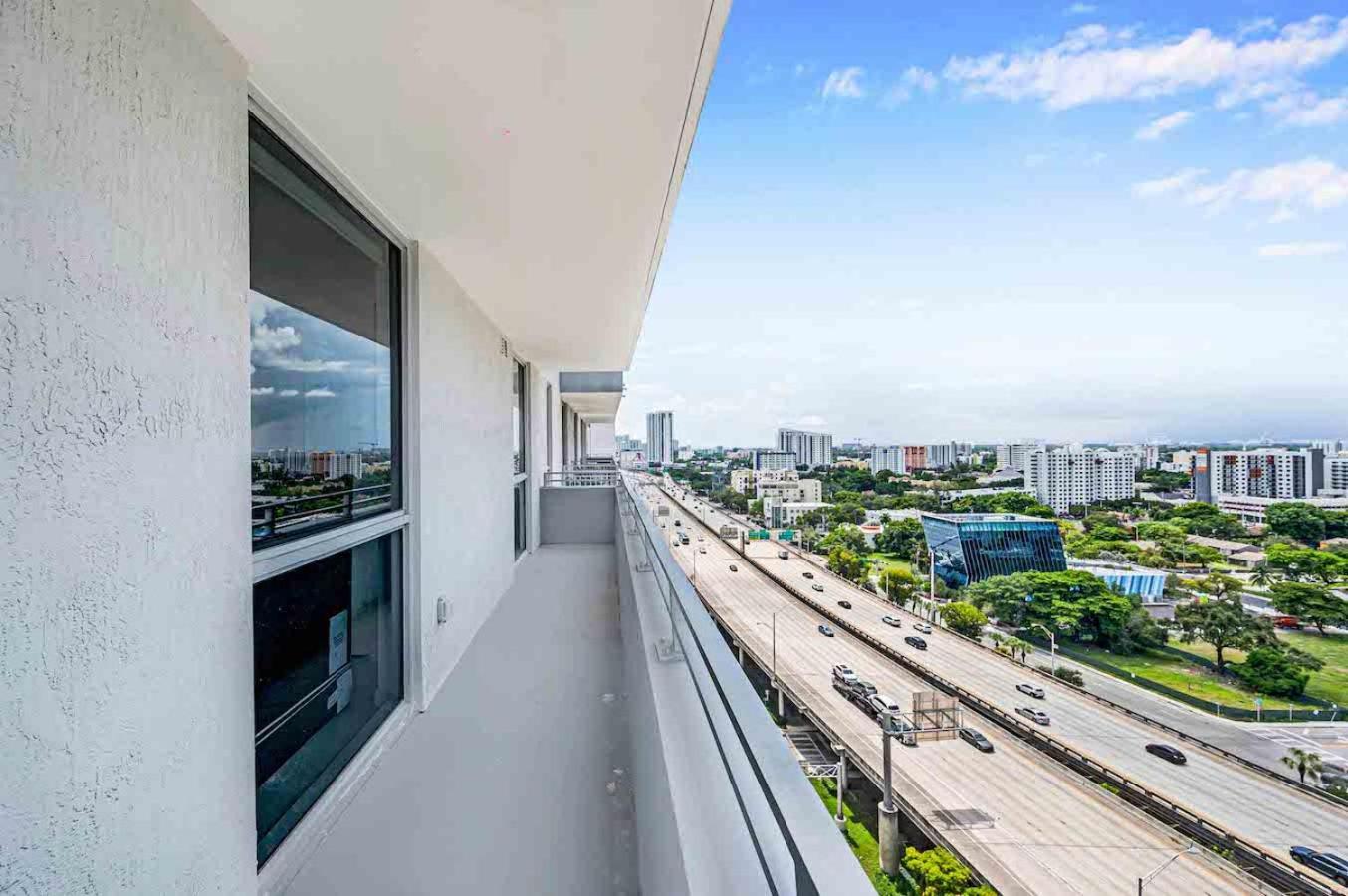 Amazing 3 Bed Unit In Dwntwn Miami With Free Parking Apartment Bagian luar foto
